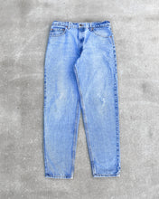 Load image into Gallery viewer, 1990s Levi&#39;s Light Wash 550 - Size 33 x 32
