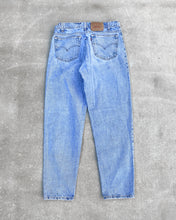 Load image into Gallery viewer, 1990s Levi&#39;s Light Wash 550 - Size 33 x 32
