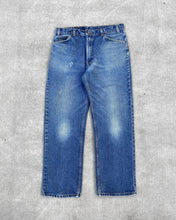 Load image into Gallery viewer, 1990s Levi&#39;s Well Worn Relaxed 517 - Size 34 x 30
