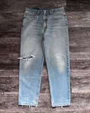 Load image into Gallery viewer, 1990s Levi&#39;s Light Wash Thrashed 550 - Size 34 x 31
