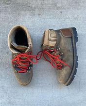 Load image into Gallery viewer, 1970s Kinney Colorado Mountaineering Boot with Vibram Soles - Size US 10
