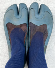 Load image into Gallery viewer, 1950s Water Shoes with Split Toe - Size 11
