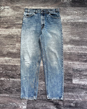 Load image into Gallery viewer, 1990s Levi&#39;s Well Worn Silver Tab 550 - Size 32 x 30
