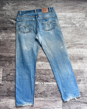 Load image into Gallery viewer, 1990s Levi&#39;s Well Worn 505 - Size 36 x 32
