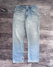 Load image into Gallery viewer, 1990s Levi&#39;s Light Wash 505 - Size 32 x 31
