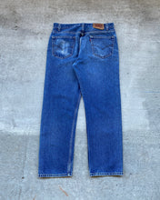 Load image into Gallery viewer, 1990s Levi&#39;s 505 Indigo Wash - Size 34 x 30
