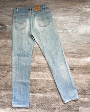 Load image into Gallery viewer, 1990s Levi&#39;s Well Worn 505 - Size 30 x 32

