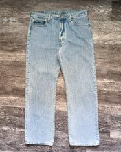 Load image into Gallery viewer, 1990s Levi&#39;s Medium Wash 501 - Size 35 x 30
