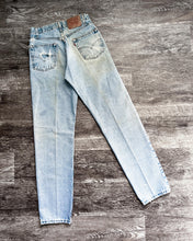 Load image into Gallery viewer, 1990s Levi&#39;s Distressed Light Wash 550 - Size 28 x 33
