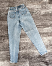 Load image into Gallery viewer, 1990s Levi&#39;s Worn In Orange Tab 550 - Size 26 x 31
