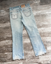 Load image into Gallery viewer, 1990s Levi&#39;s Thrashed Orange Tab 517 - Size 33 x 30
