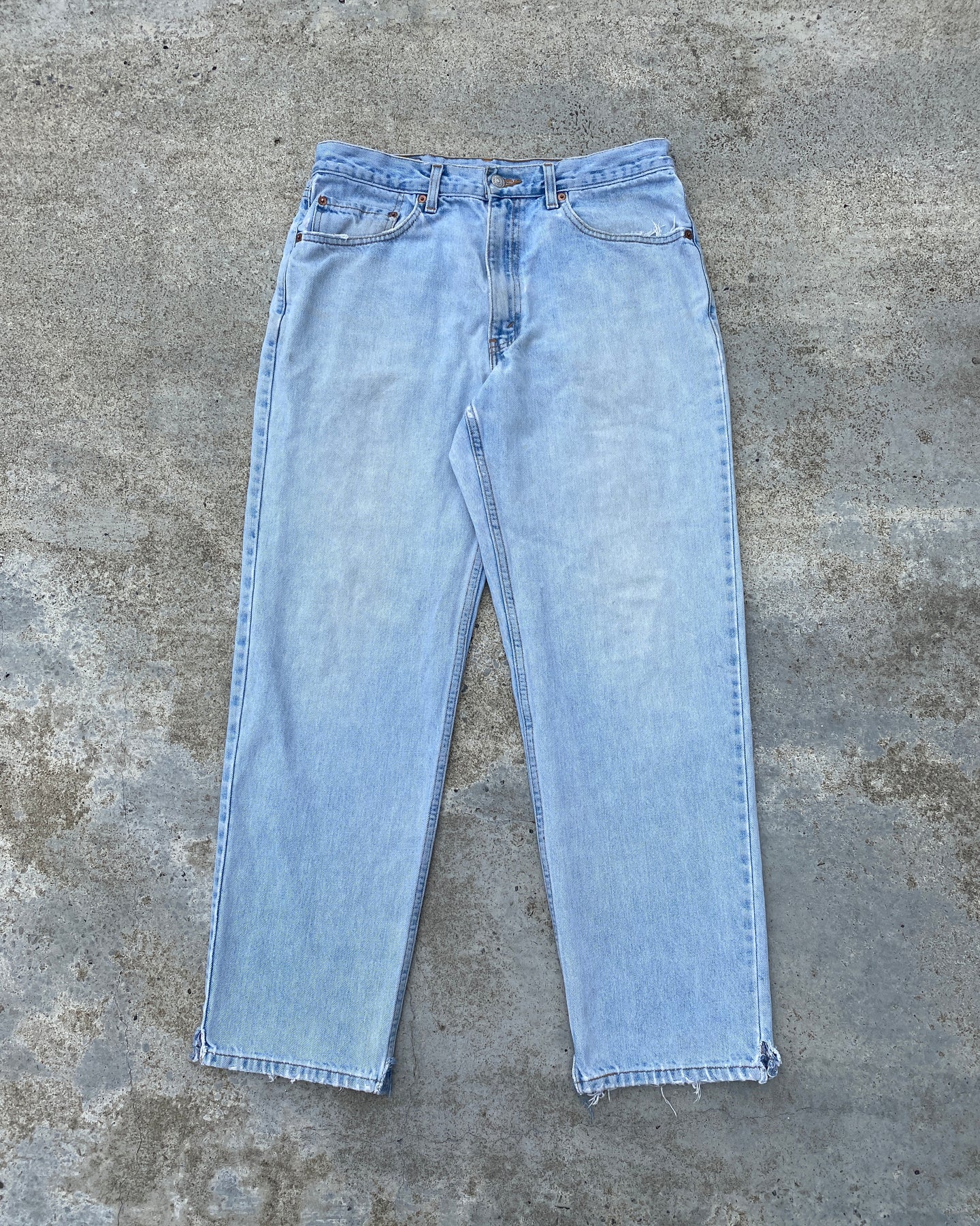 1990s Levi's 550 Light Wash Jeans - Size 33 x 30