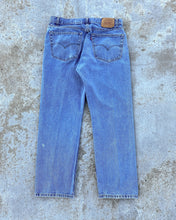 Load image into Gallery viewer, 1990s Levi&#39;s 505 Mid Wash Denim - Size 36 x 30
