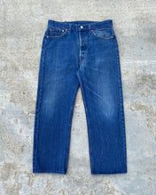 Load image into Gallery viewer, 1990s Levi&#39;s Indigo Wash 501 - Size 32 x 26
