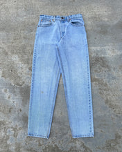 Load image into Gallery viewer, 1990s Levi&#39;s Light Wash 550 - Size 30 x 31
