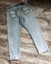 Load image into Gallery viewer, 1990s Levi&#39;s Medium Wash 501 - Size 33 x 30
