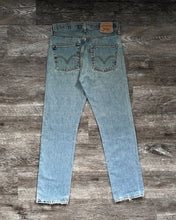 Load image into Gallery viewer, Levi&#39;s Light Wash 501 - Size 30 x 32
