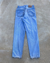 Load image into Gallery viewer, 1990s Levi&#39;s Mid Wash 550 - Size 31 x 33
